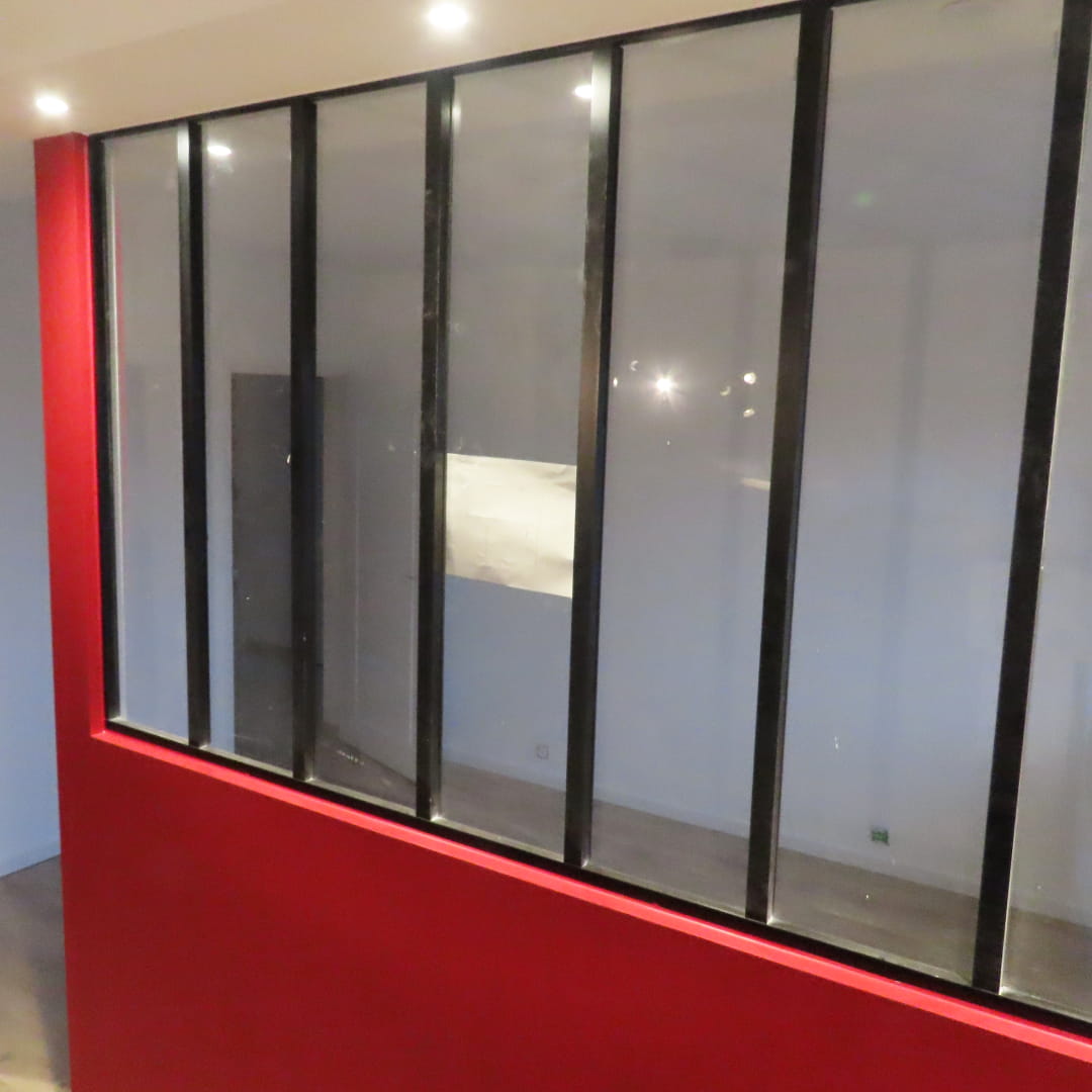 Aménagement Intérieur : Vue d'un cloison avec verrière après travaux la dépose de cloison et la restructuration de pièce